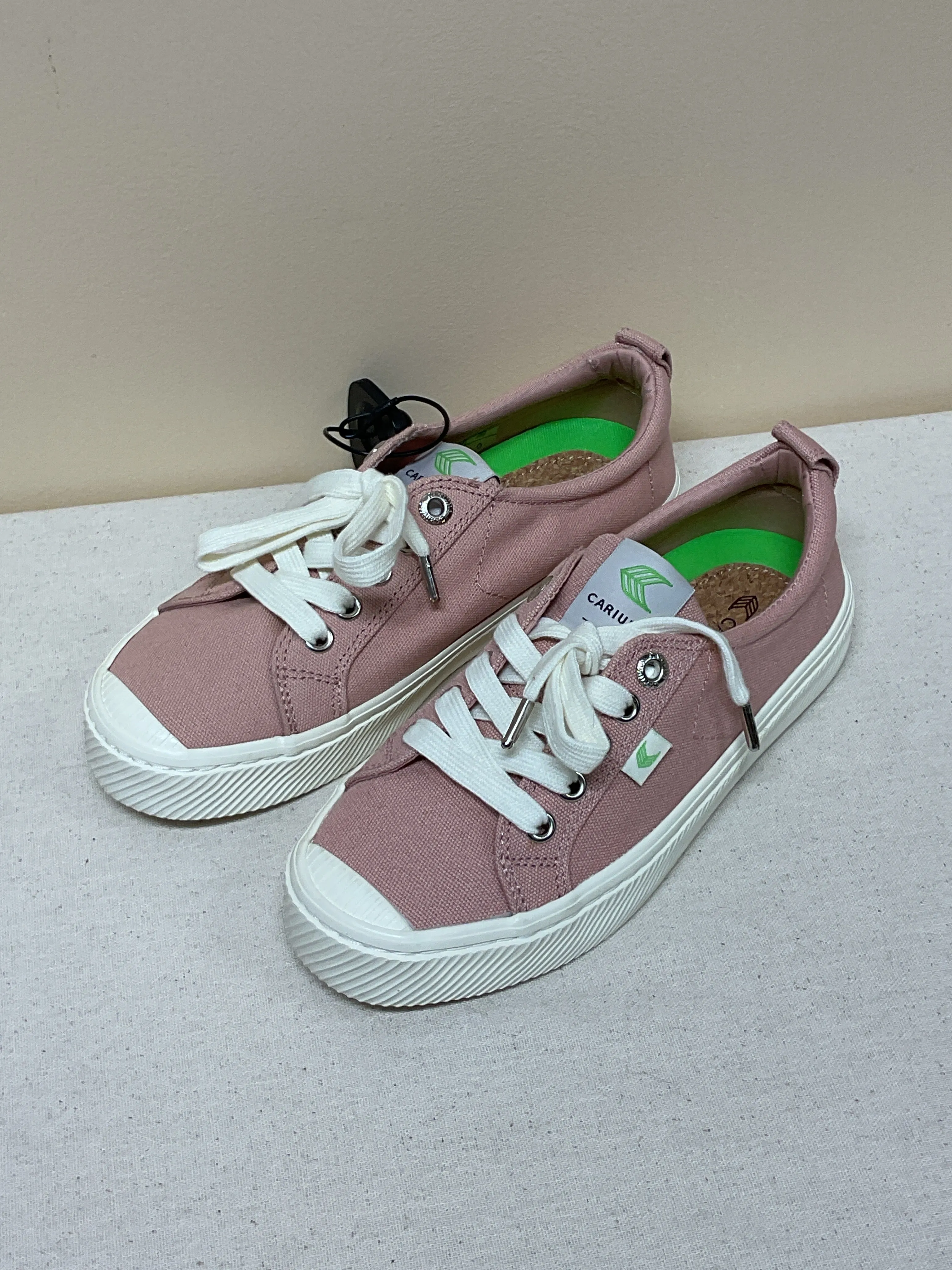 Shoes Flats By Cariuma In Pink & White, Size:5.5